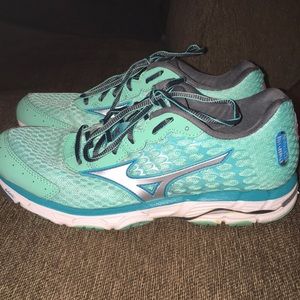 Mizuno Teal Running Shoes